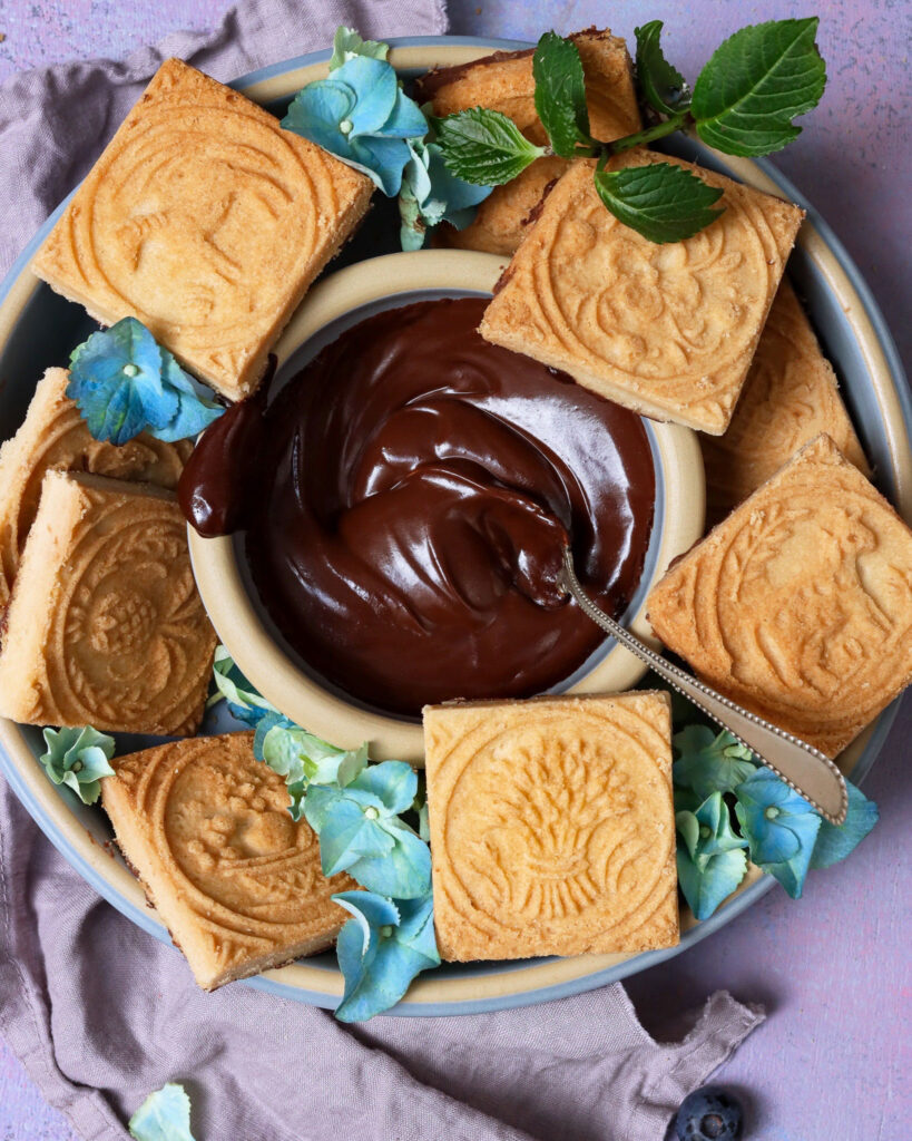 Peanut Butter Shortbread With Chocolate Dip