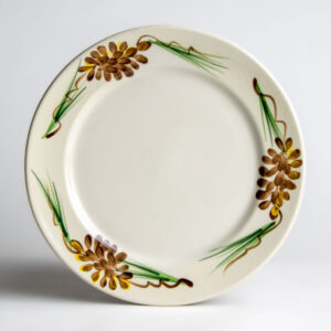 Classic Dinner Plates: Pinecone