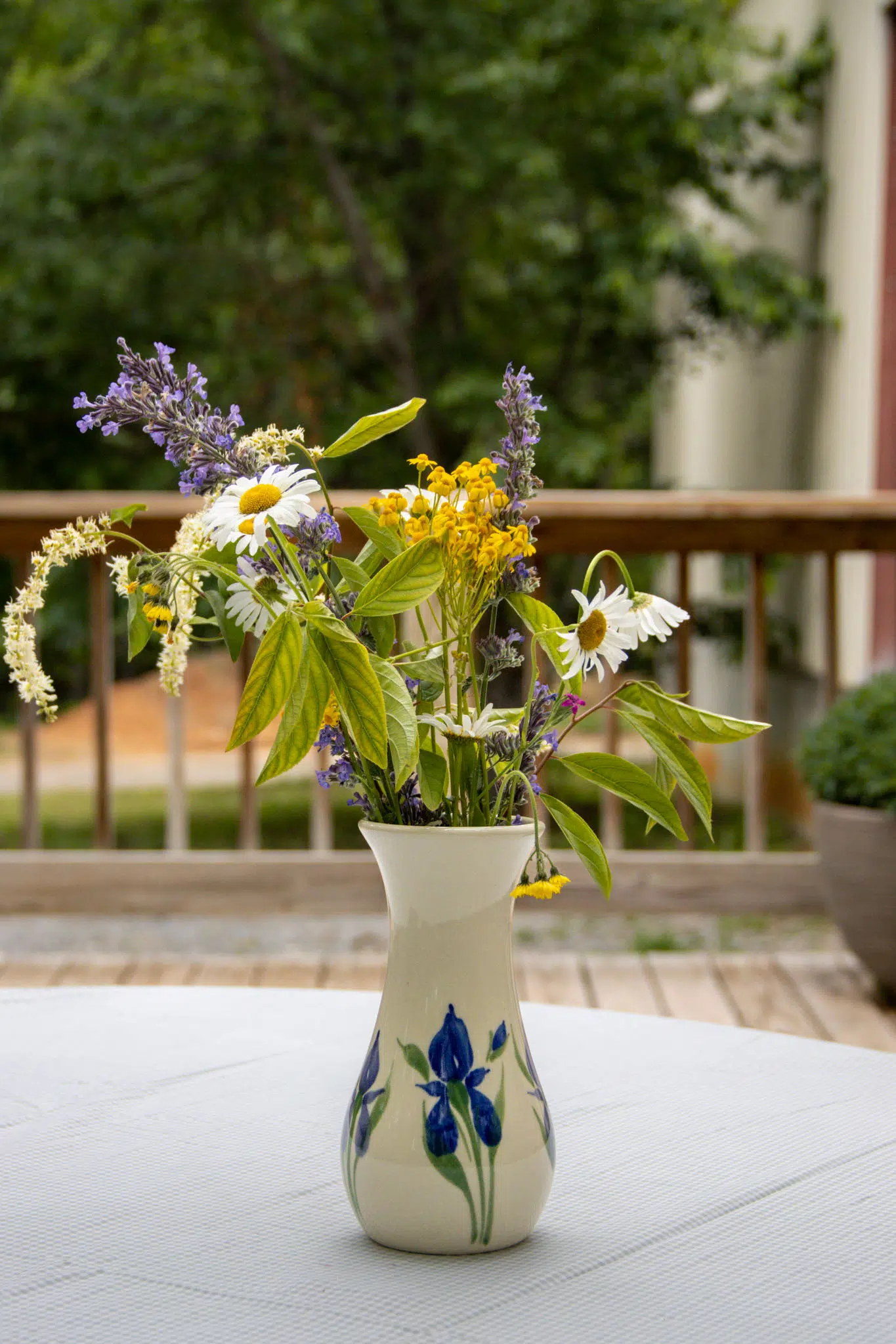 2026 Handmade Pottery Summer Gift Guide 6 Vase Fresh Flowers