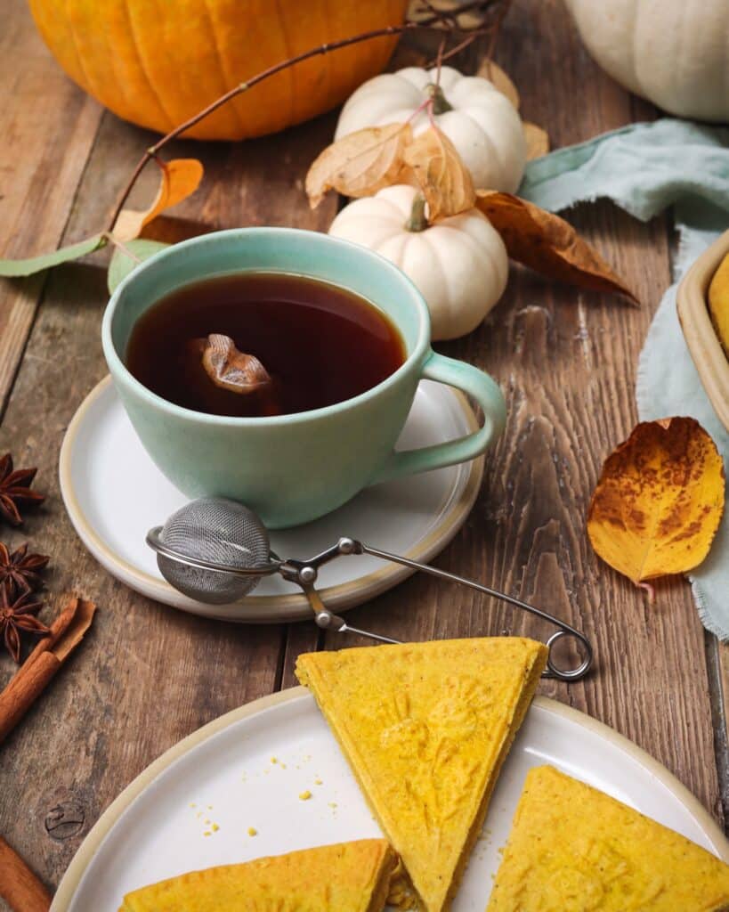 Photo of pumpkin spiced shortbread in an Emerson Creek Thistle Shortbread Pan